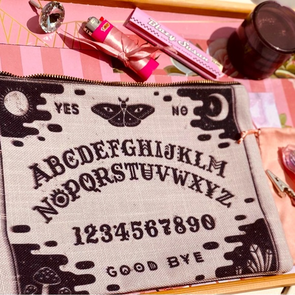 When A Woman Smokes Travel Kit 💨 - Picture 1 of 12